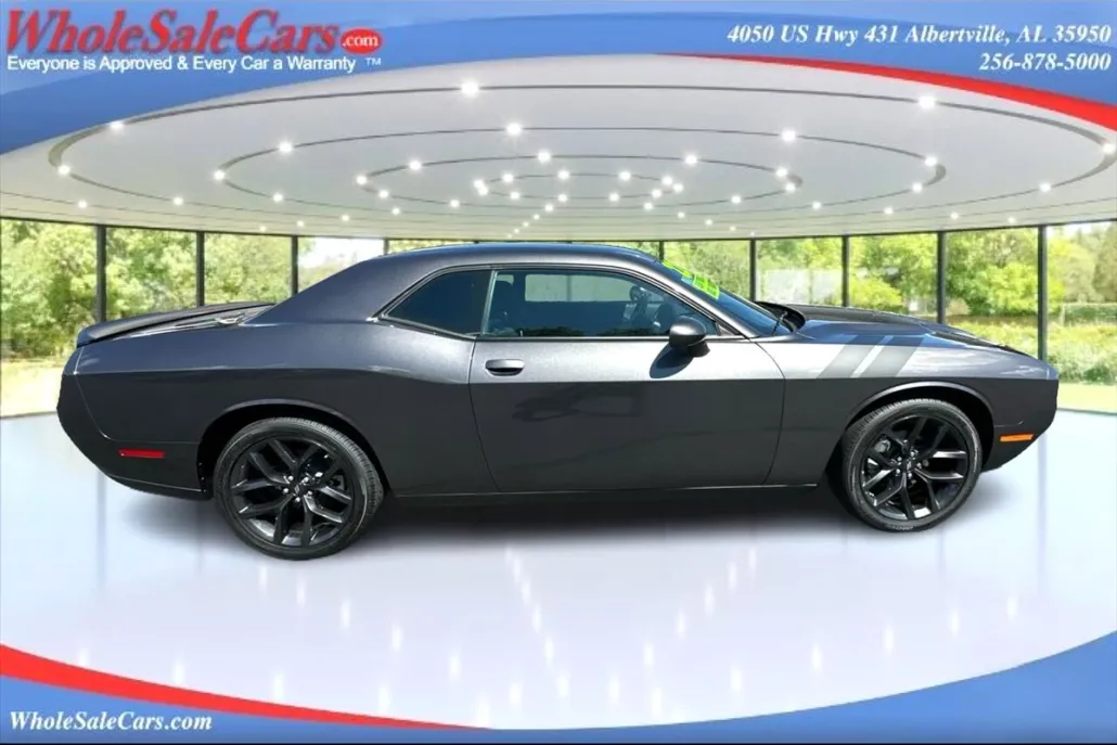 2022 Dodge Challenger SXT photo 1