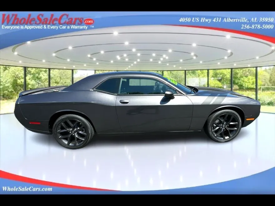 2022 Dodge Challenger SXT photo 1