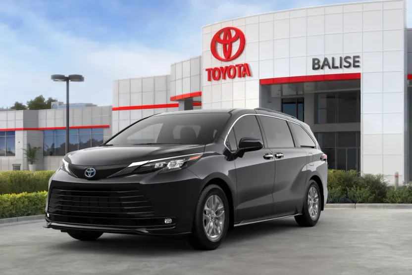2025 Toyota Sienna XLE photo 1