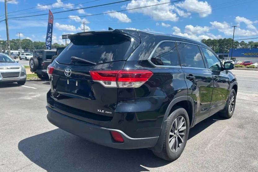 2018 Toyota Highlander XLE photo 1
