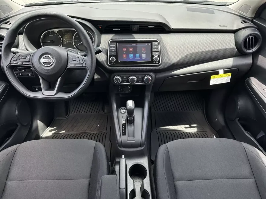 2025 Nissan Kicks Play S photo 1