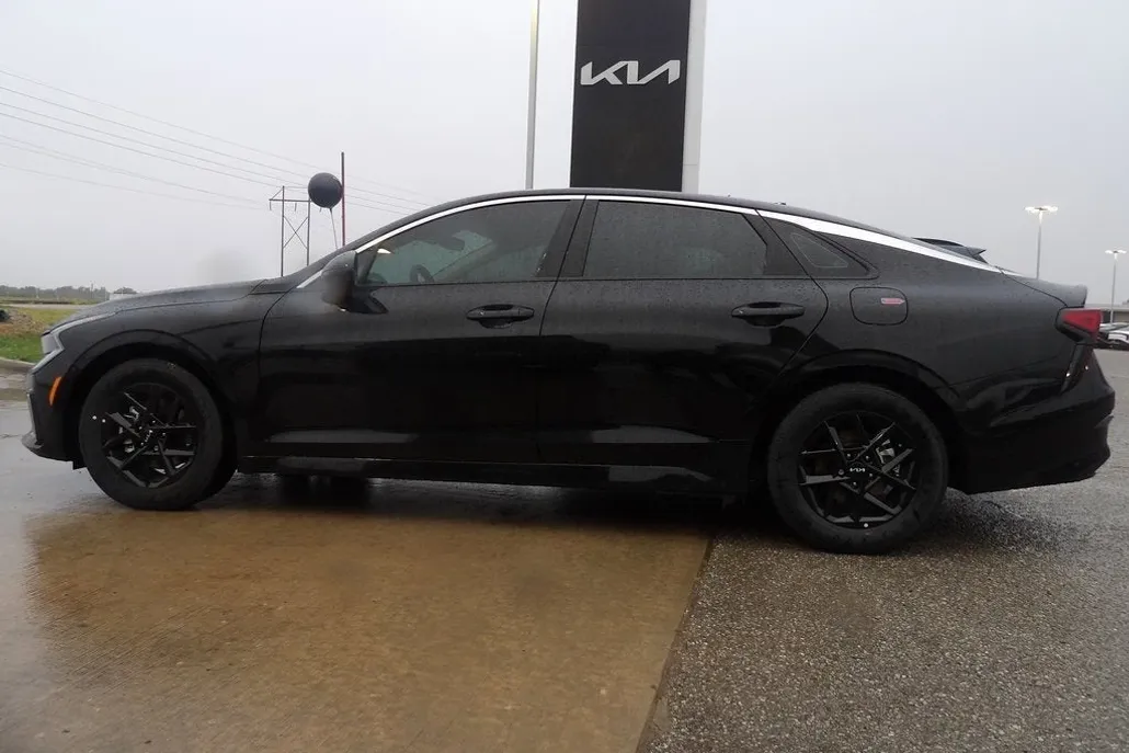 2025 Kia K5 LXS photo 1