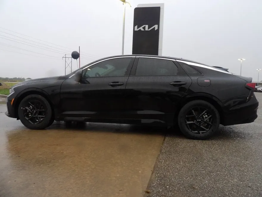 2025 Kia K5 LXS photo 1