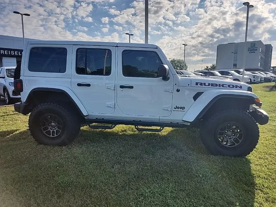 2023 Jeep Wrangler Rubicon photo 1