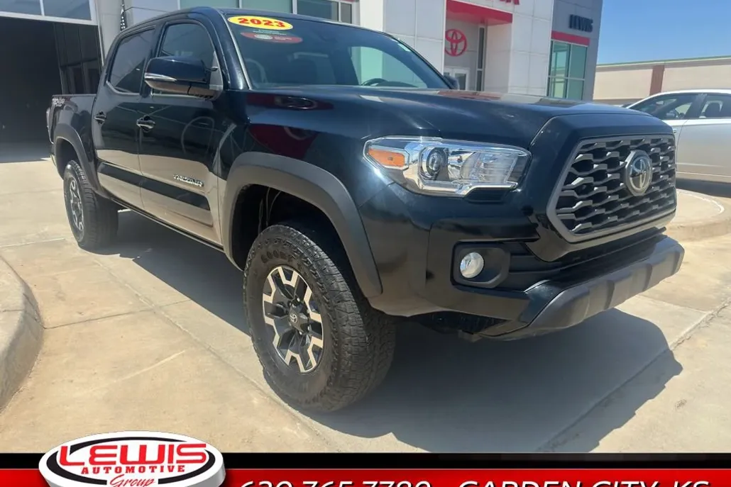 2023 Toyota Tacoma TRD V6 photo 1