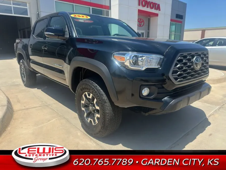 2023 Toyota Tacoma TRD V6 photo 1