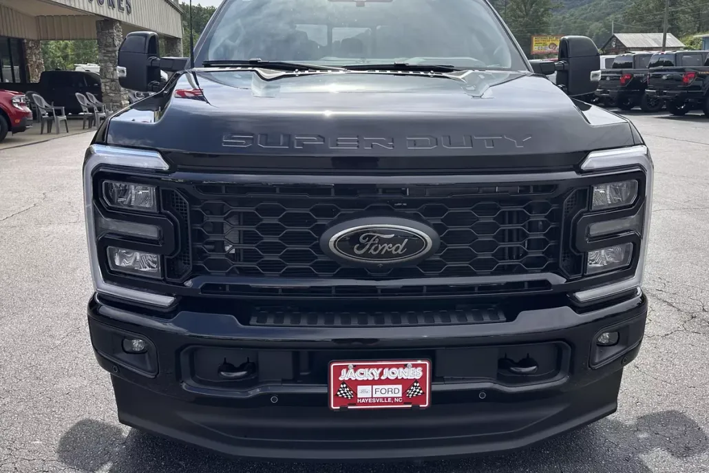2025 Ford F-250 Lariat photo 1