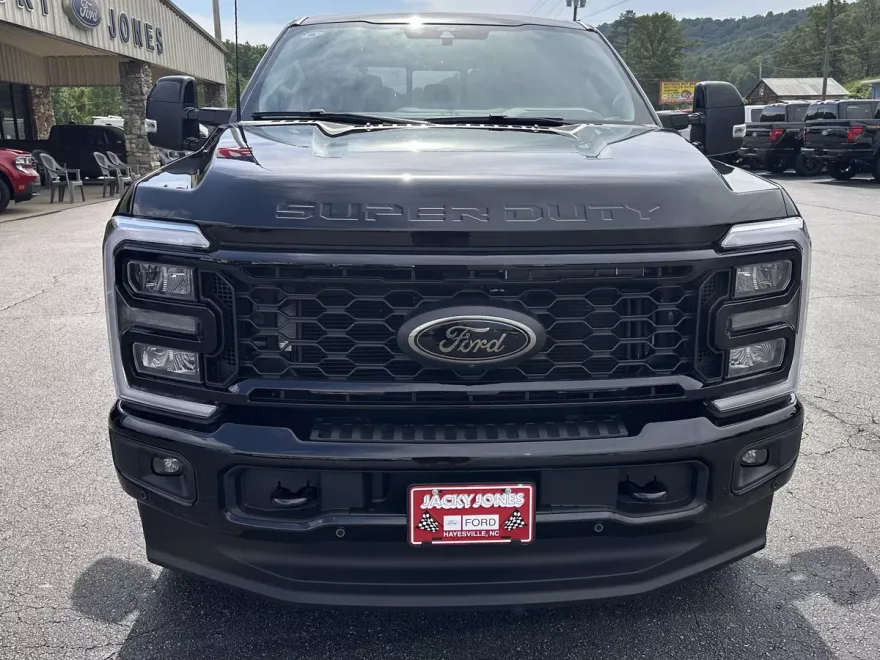 2025 Ford F-250 Lariat photo 1