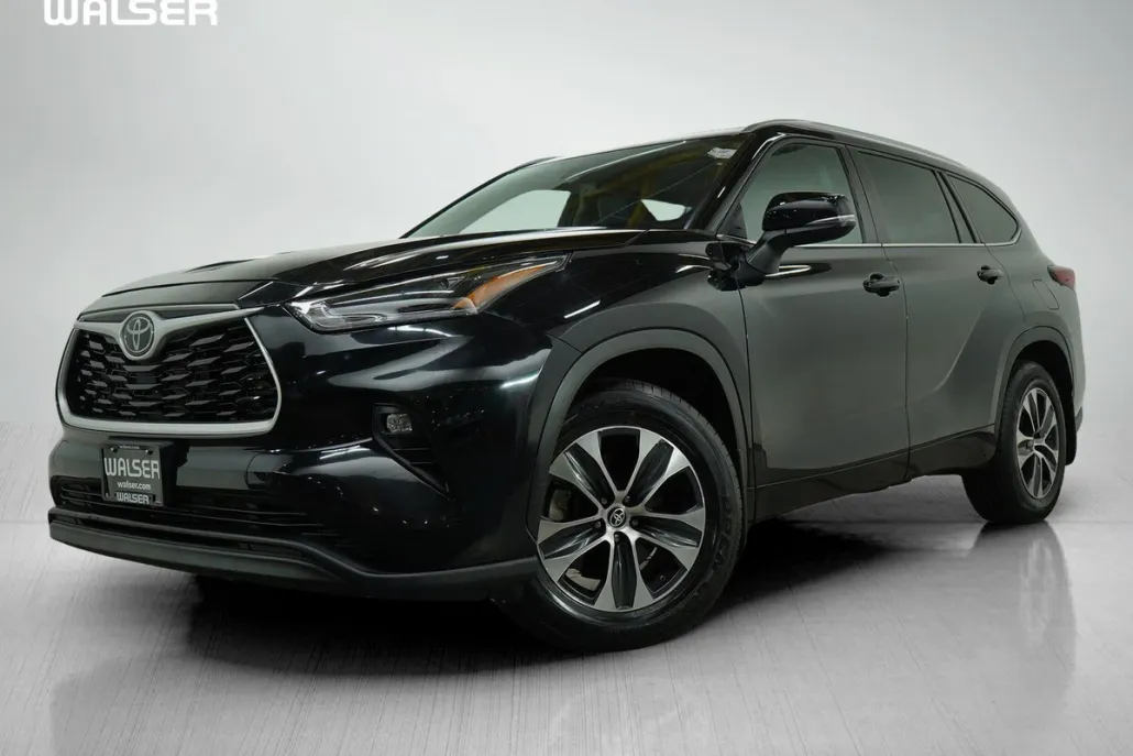 2022 Toyota Highlander XLE photo 1