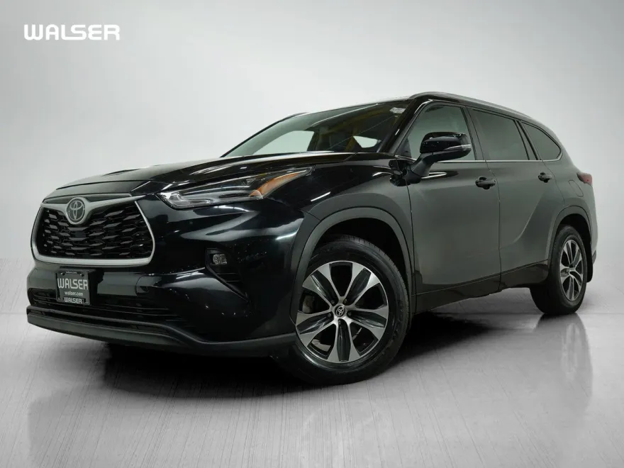 2022 Toyota Highlander XLE photo 1
