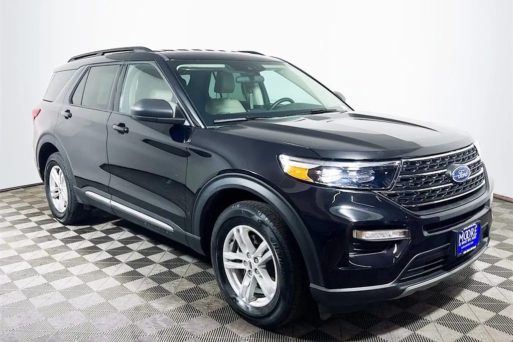 2024 Ford Explorer XLT photo 1
