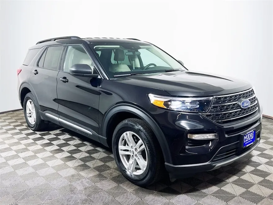 2024 Ford Explorer XLT photo 1