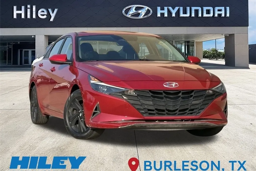 2023 Hyundai Elantra SEL photo 1