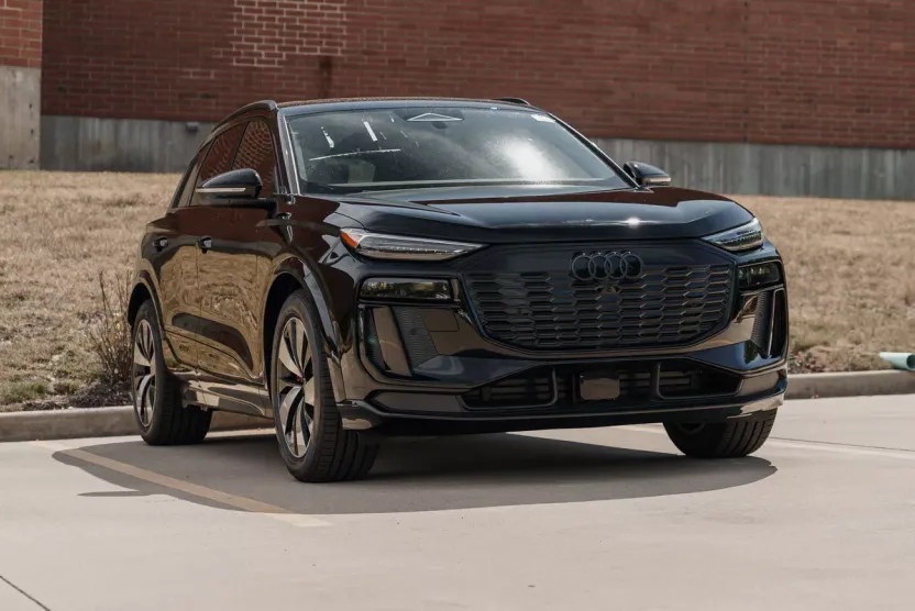 2025 Audi SQ6 photo 1