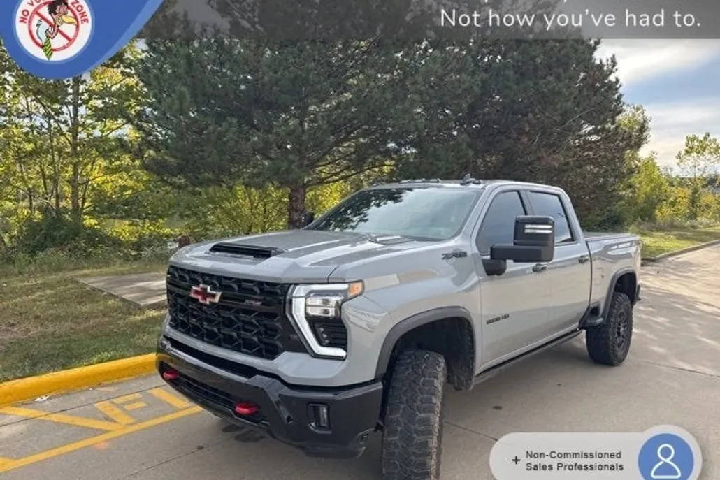 2025 Chevrolet Silverado 2500HD ZR2 photo 1