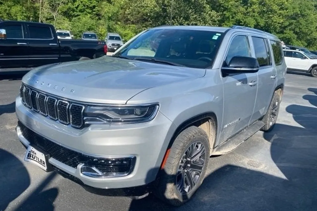 2023 Jeep Wagoneer Base photo 1
