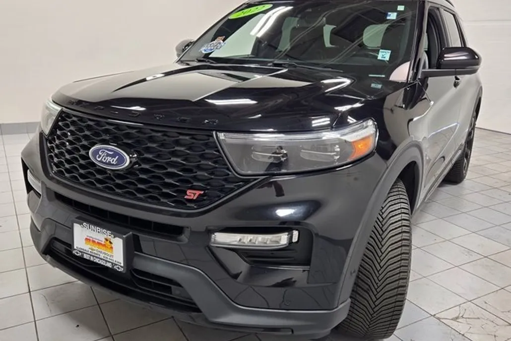 2022 Ford Explorer ST photo 1