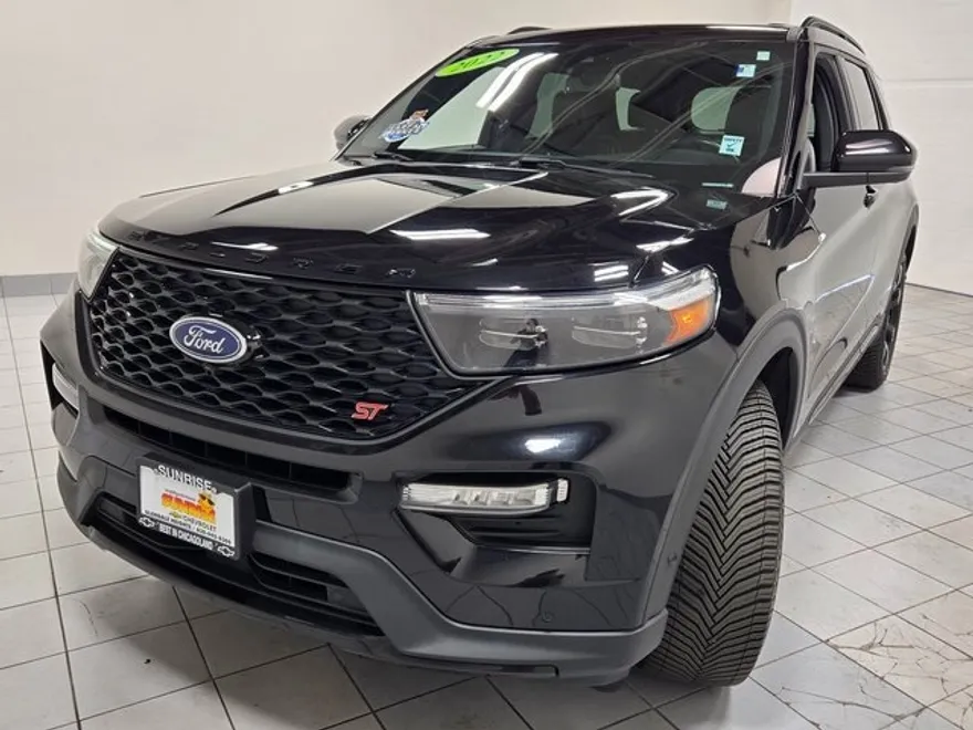 2022 Ford Explorer ST photo 1