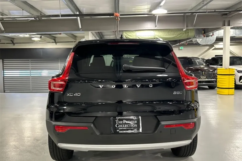 2025 Volvo XC40 Plus photo 1