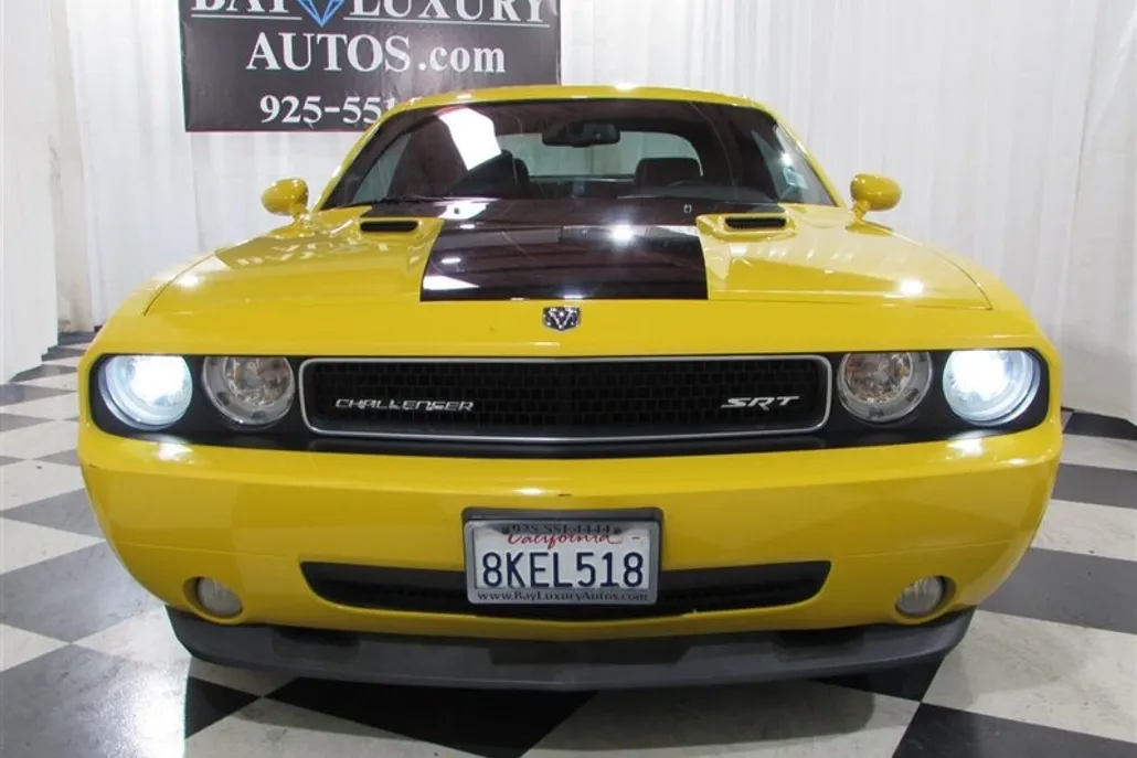 2010 Dodge Challenger SRT8 photo 1