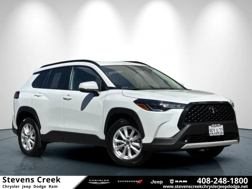 2023 Toyota Corolla Cross LE photo 1