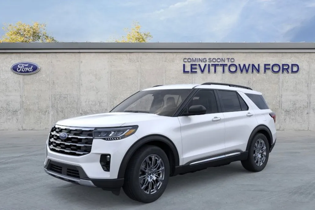 2025 Ford Explorer photo 1