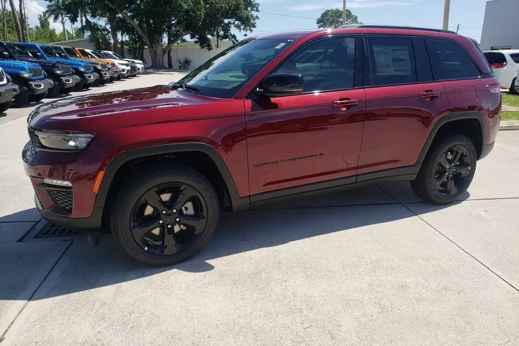 2025 Jeep Grand Cherokee Limited photo 1