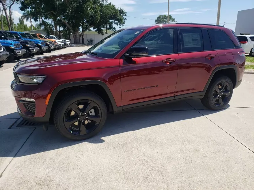 2025 Jeep Grand Cherokee Limited photo 1