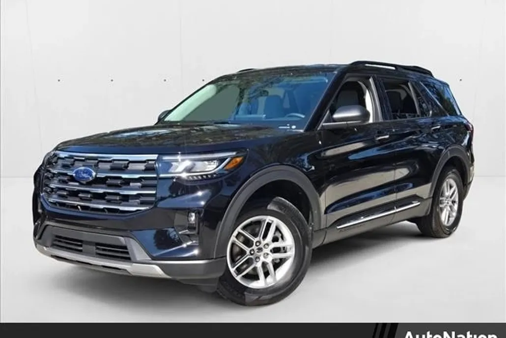 2025 Ford Explorer photo 1