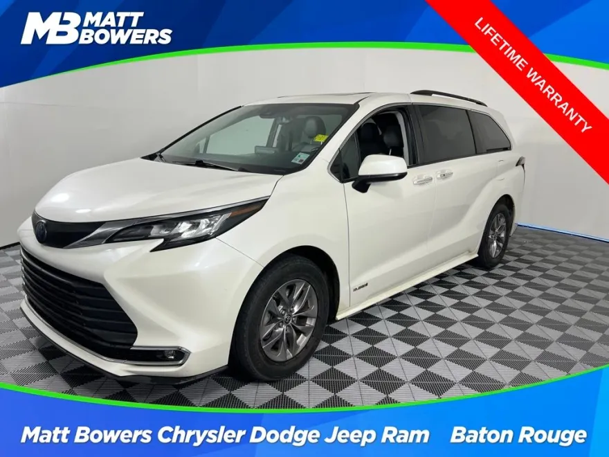 2021 Toyota Sienna XLE photo 1