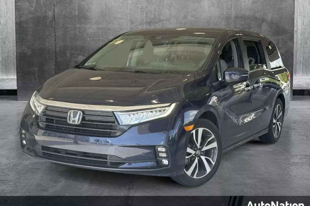2023 Honda Odyssey Touring photo 1