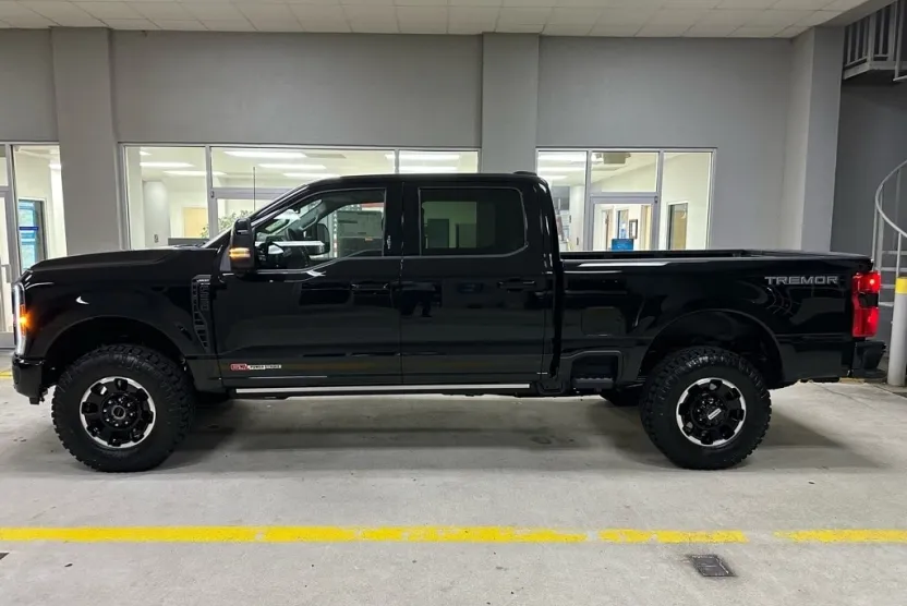 2026 Ford F-250 Lariat photo 1
