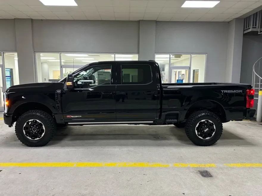 2026 Ford F-250 Lariat photo 1