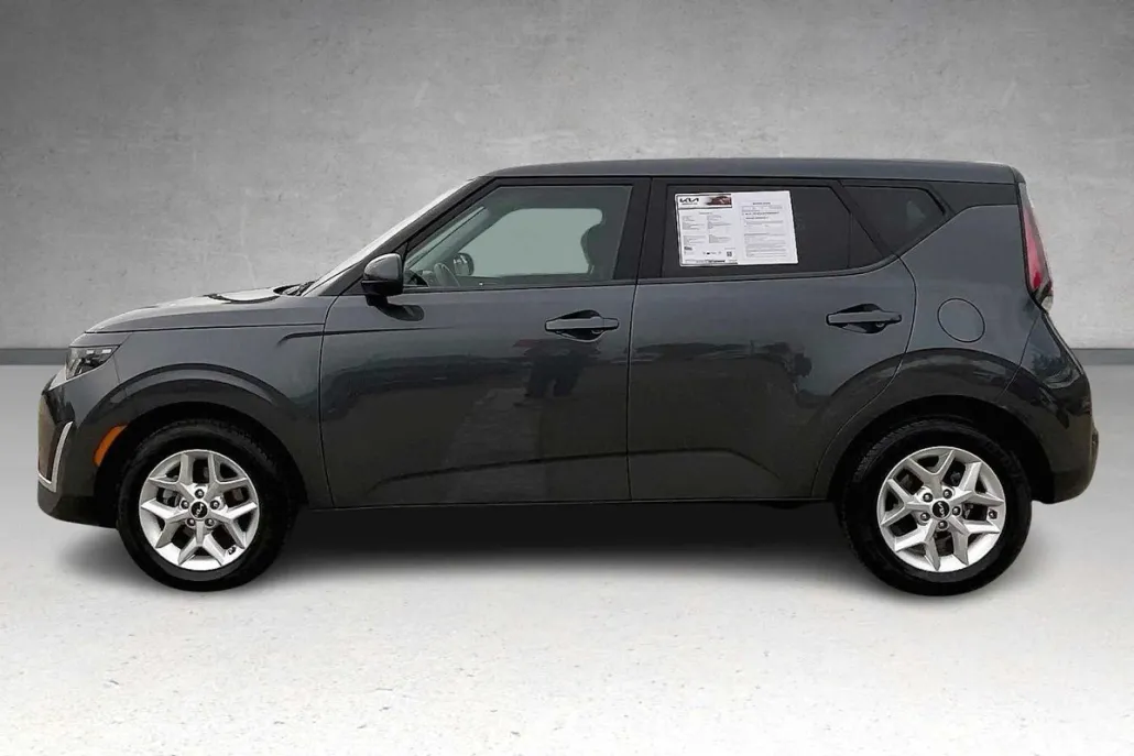 2023 Kia Soul LX photo 1
