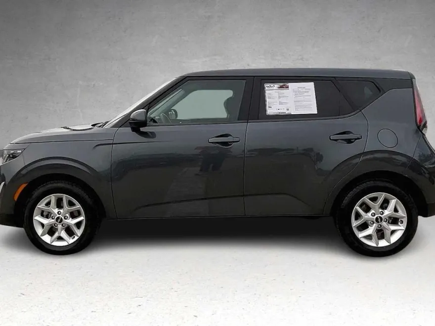 2023 Kia Soul LX photo 1