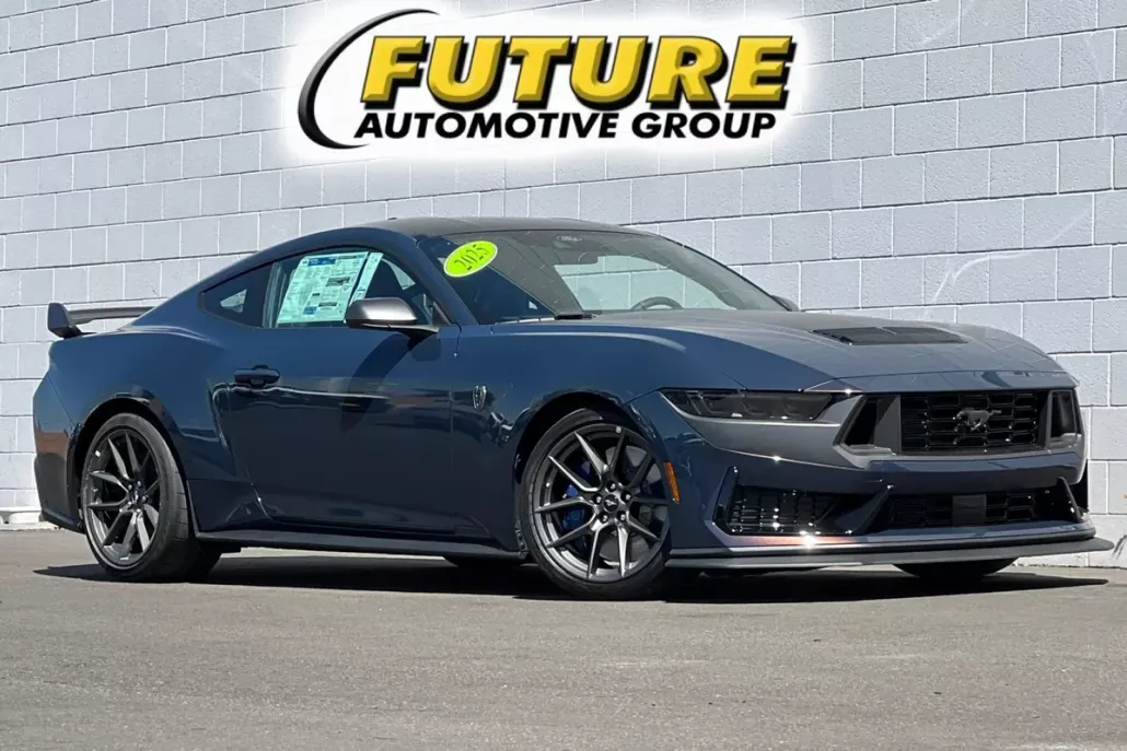 2025 Ford Mustang Dark Horse photo 1