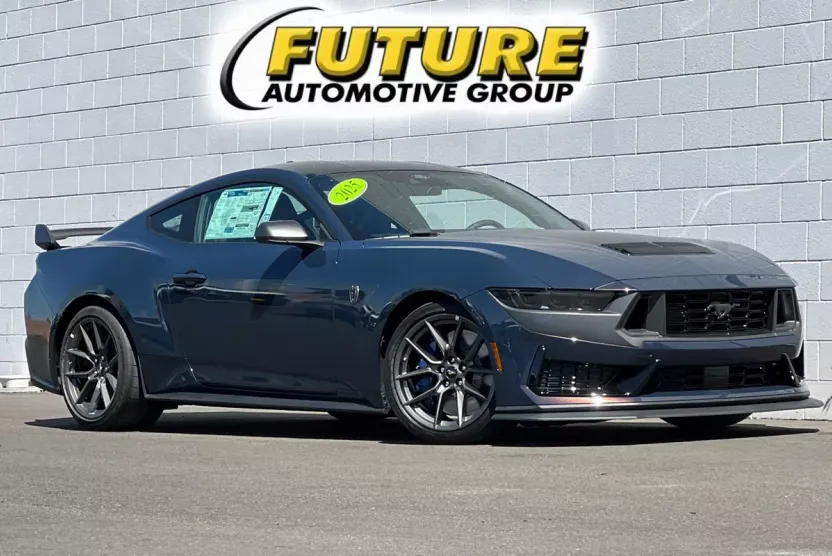 2025 Ford Mustang Dark Horse photo 1