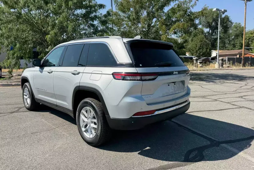 2025 Jeep Grand Cherokee Laredo X photo 1