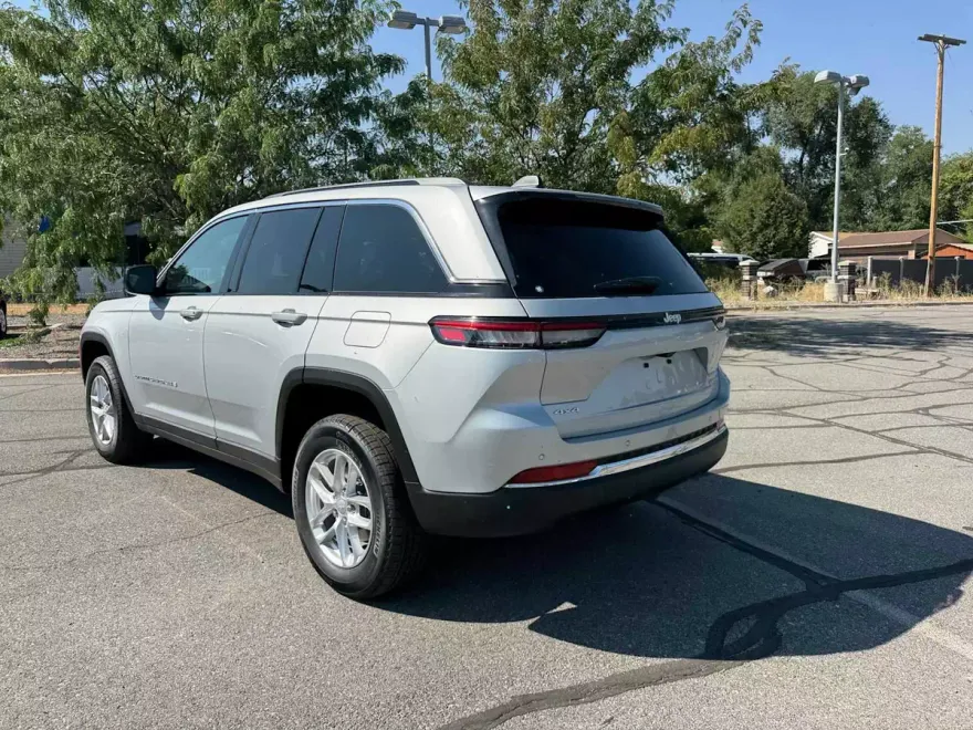 2025 Jeep Grand Cherokee Laredo X photo 1