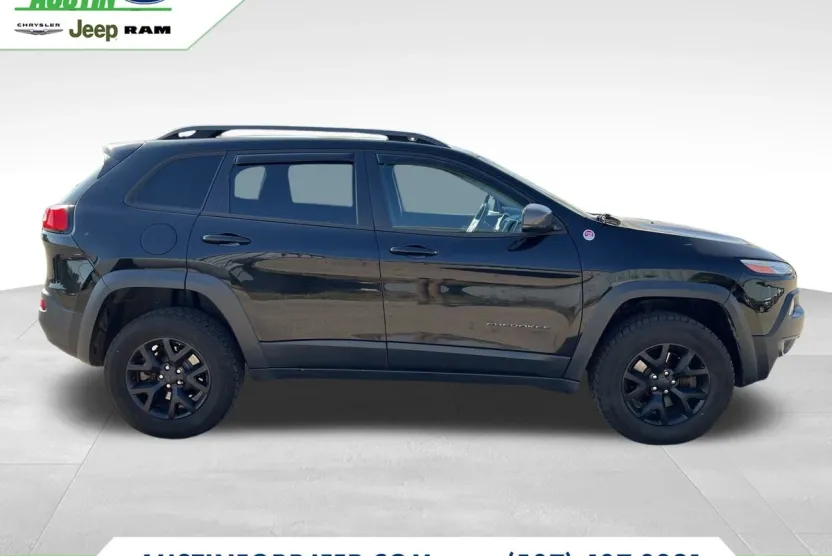 2017 Jeep Cherokee Trailhawk photo 1