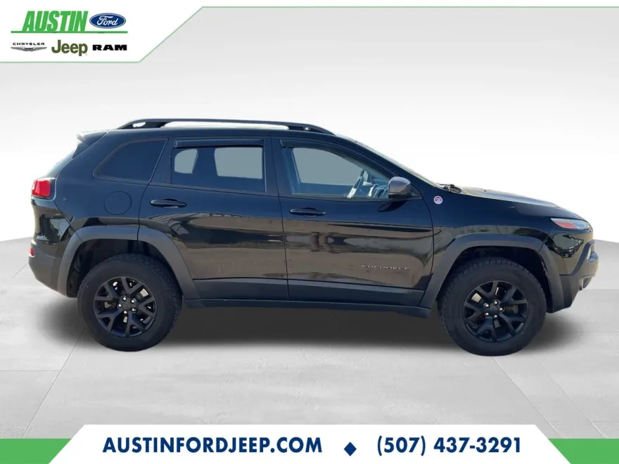 2017 Jeep Cherokee Trailhawk photo 1