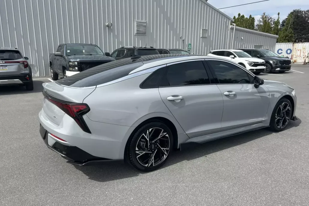 2025 Kia K5 GT-Line photo 1