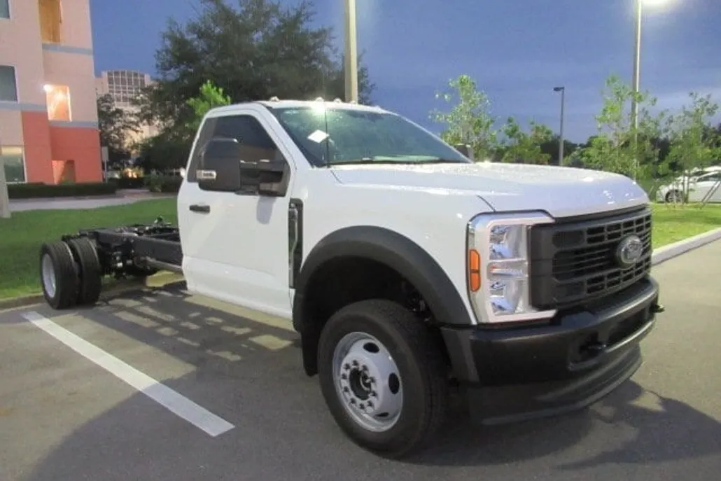 2025 Ford F-550 XL photo 1
