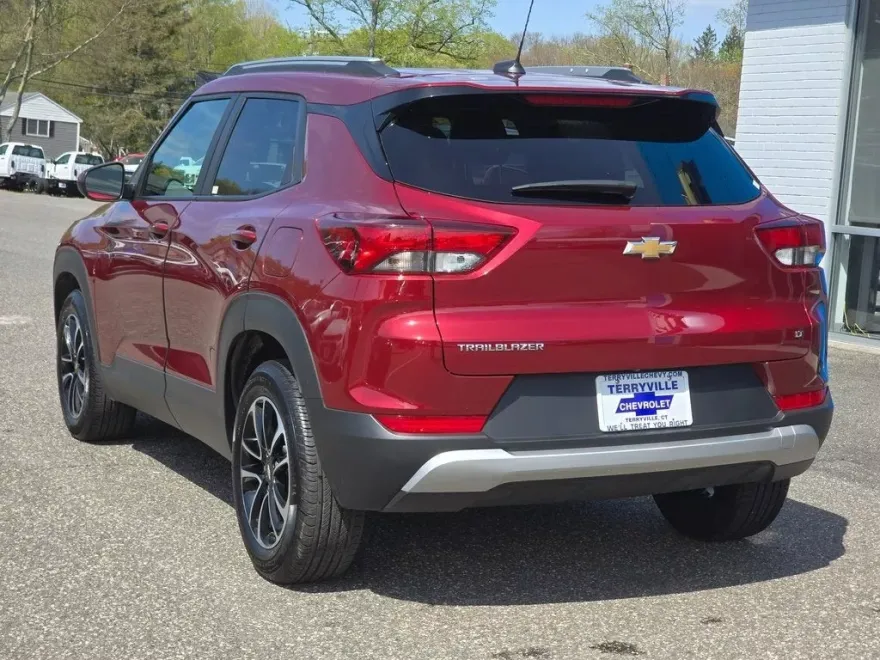 2024 Chevrolet Trailblazer LT photo 1
