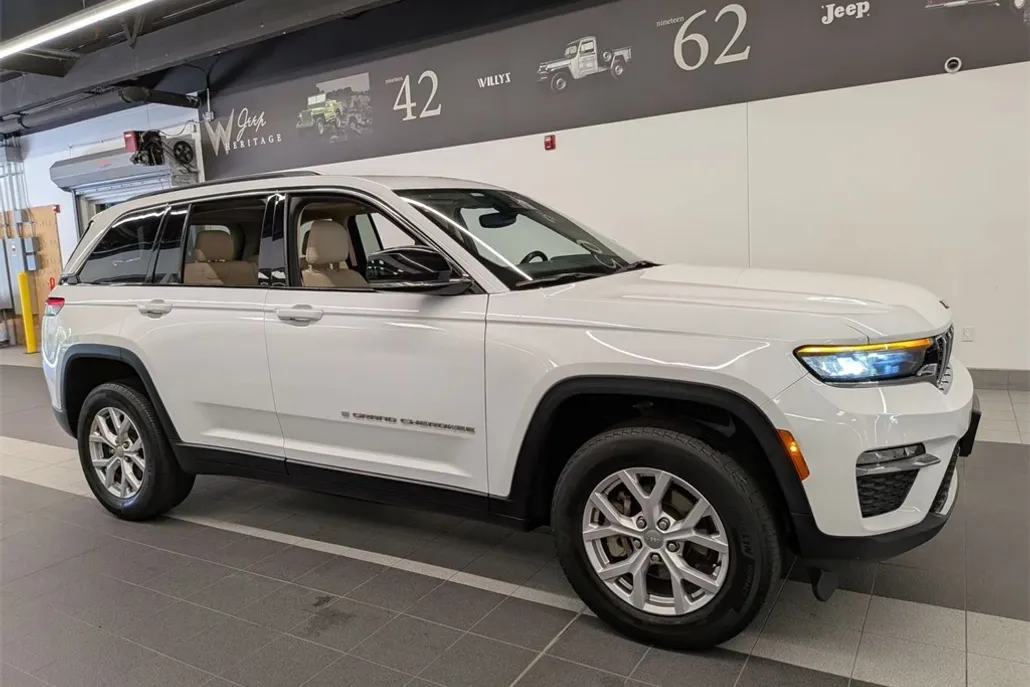 2022 Jeep Grand Cherokee Limited photo 1