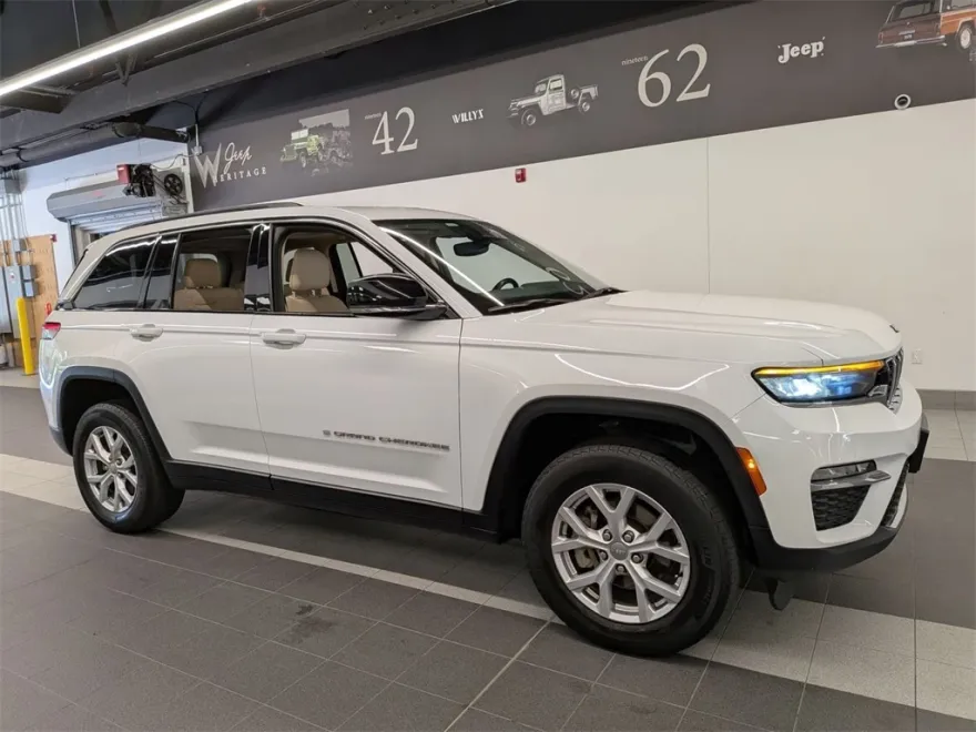 2022 Jeep Grand Cherokee Limited photo 1