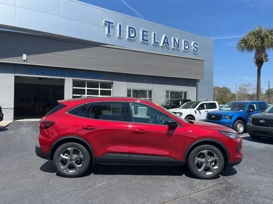 2025 Ford Escape ST-Line photo 1
