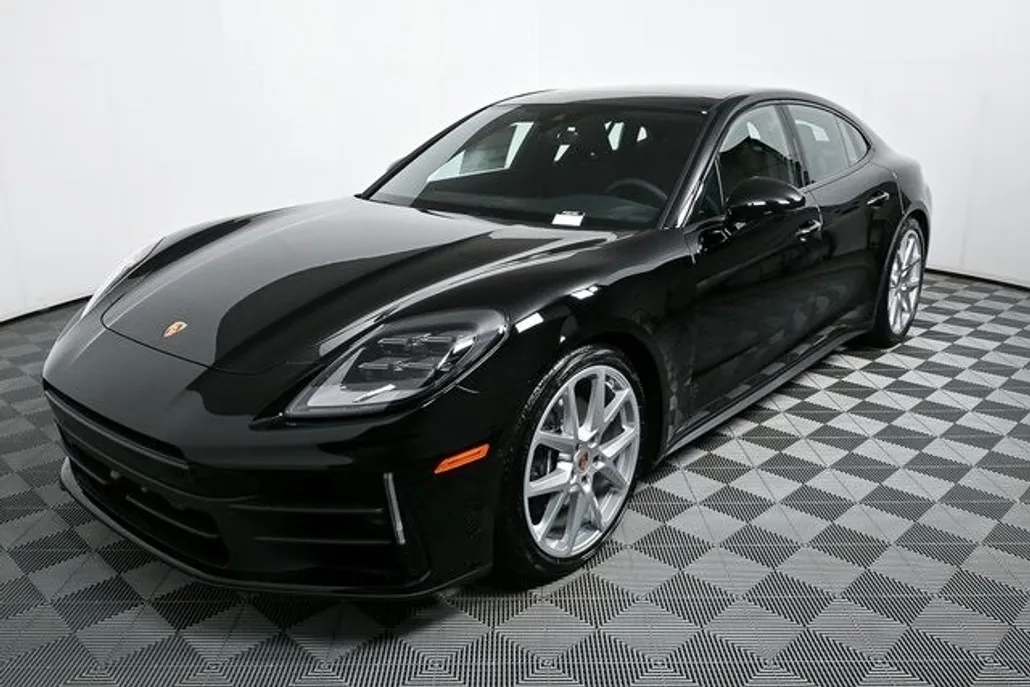 2025 Porsche Panamera 4 photo 1
