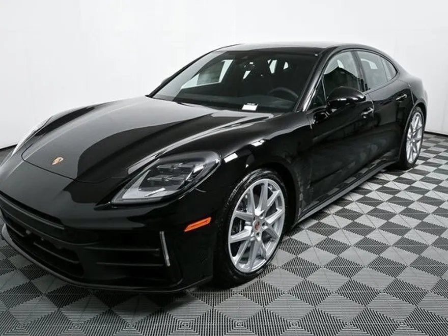 2025 Porsche Panamera 4 photo 1