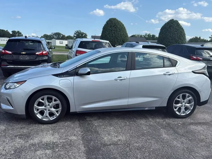 2018 Chevrolet Volt Premier photo 1